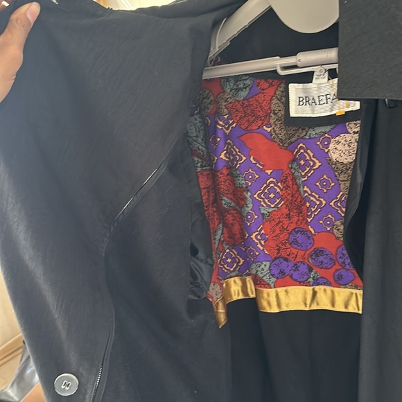 Fantastic vintage black trench coat with removable inner jacket. - Picture 6 of 11